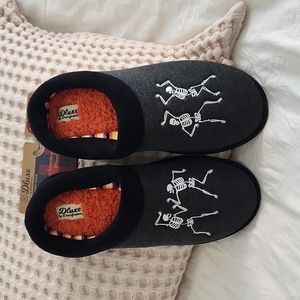 Dluxe by Dearfoams, skeleton, memory foam unisex sizing slip on slippers